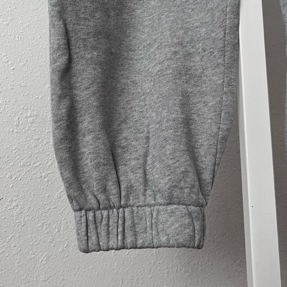 Brandy Melville, John galt Rosa sweatpants, light gray - Picture 4 of 7